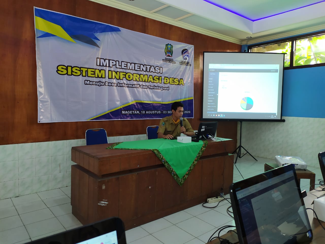 IMPLEMENTASI SISTEM INFORMASI DESA MENUJU DESA INFORMATIF DAN TERINTEGRASI